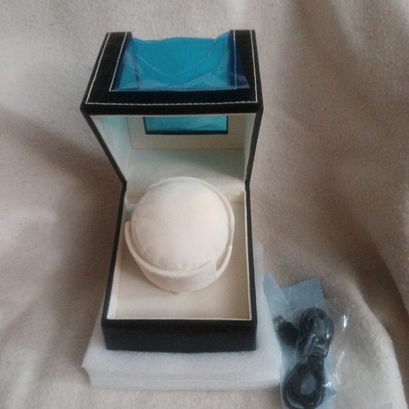 Black and Cream Accessories with Stylish Design - Picture 2 of 9